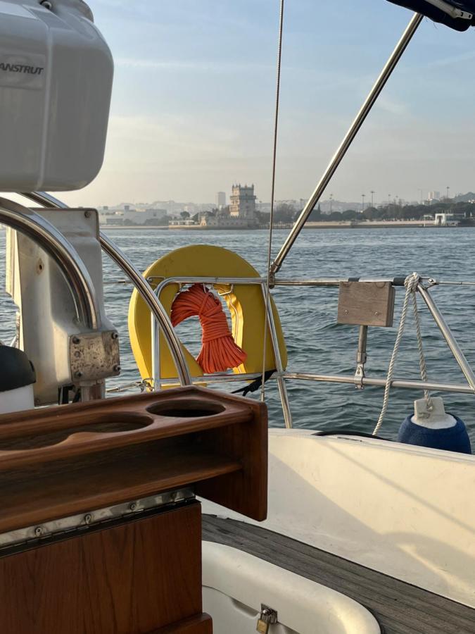 Hotel en barco In A Boat - *