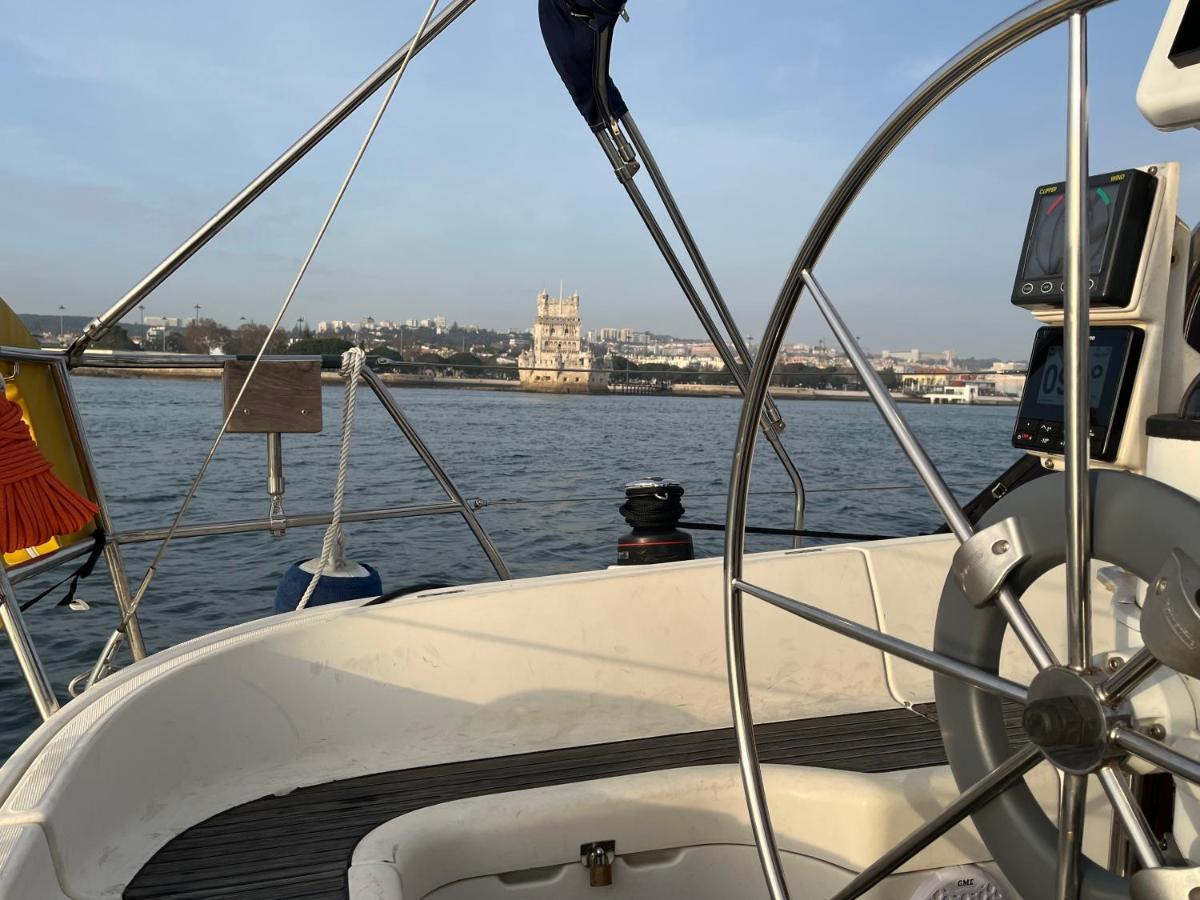 In A Boat - Hotel en barco *
